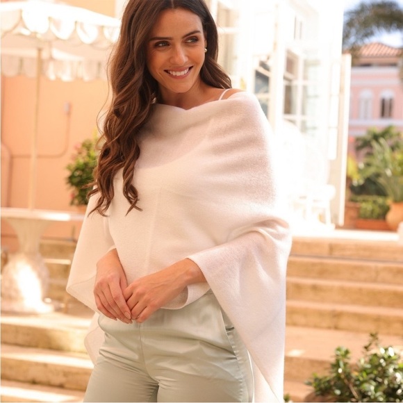 Claudia Nichole Tops - Claudia Nichole Women's 100% Cashmere Very Light Green Poncho